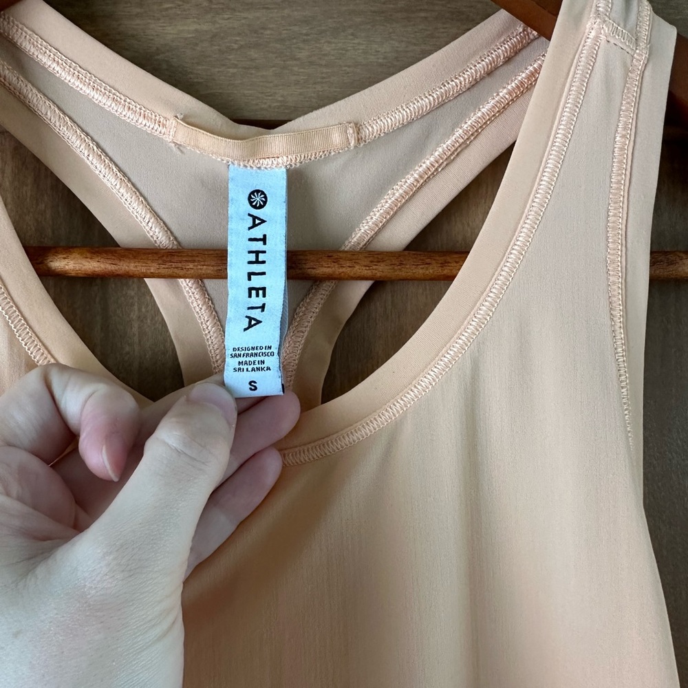 Athleta Ultimate Train Racerback Tank in Coral Volt size Small - Picture 4 of 10